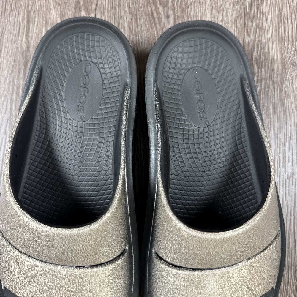 OOFOS OOmega OOahh Luxe Platform Recovery Slides Sandals Metallic Womens 9 - Picture 4 of 16
